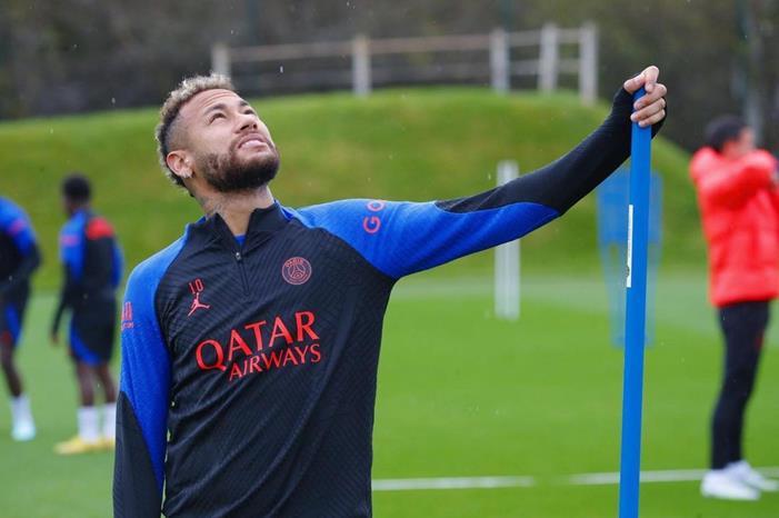نيمار ينضم الى تدريبات باريس سان جيرمان FfB59VwXkAAyCnp