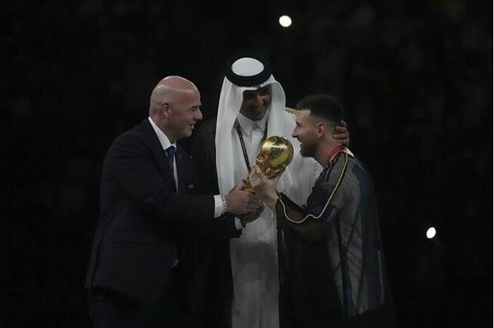 ميسي يتوصل إلى اتفاق مع باريس سان جيرمان 63a370f84c59b73c2b67c123