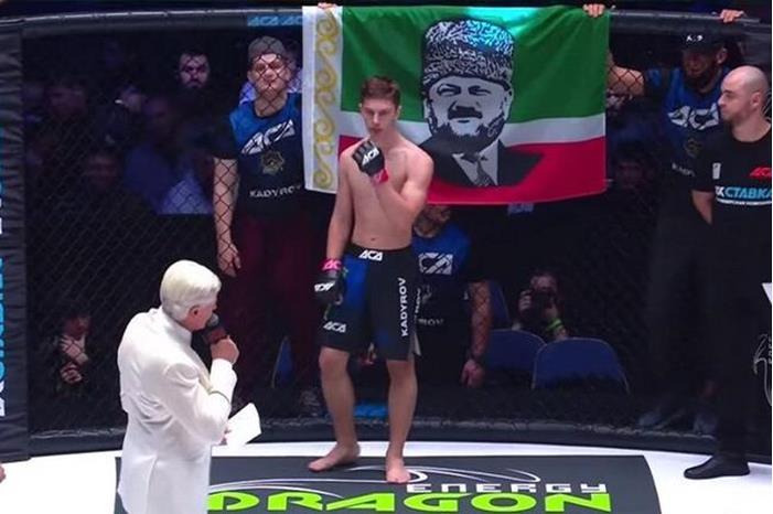 ابن قديروف يهزم المقاتل إسلام أكبروف 63a6034f4c59b71bc82ead78