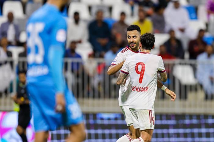 الشارقة يتصدر الدوري الإماراتي بعد خسارة شباب الأهلي 1000_7cf6cfac0e