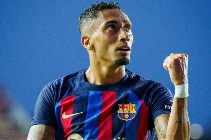 برشلونة يفكر في بيع رافينيا 2236