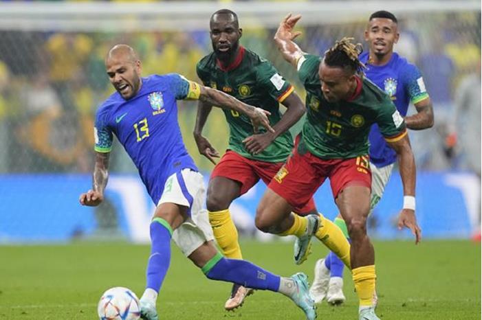 البرازيلي داني ألفيش يدخل تاريخ كأس العالم 638b084e4c59b7213a3e96a6