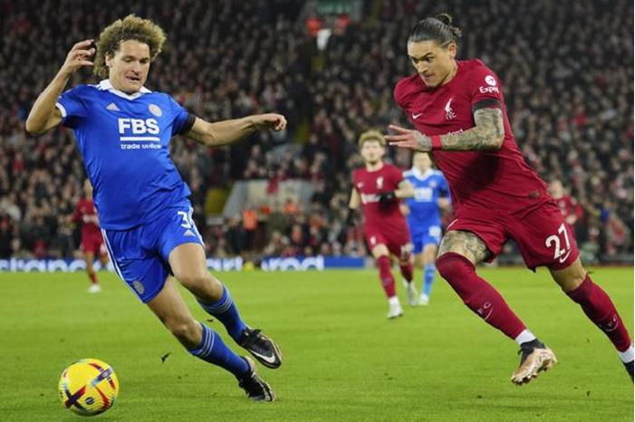 فايس يسجل هدفين عكسيين ويمنح ليفربول فوزا ثمينا على ليستر سيتي 63af5fda42360448540c78c0