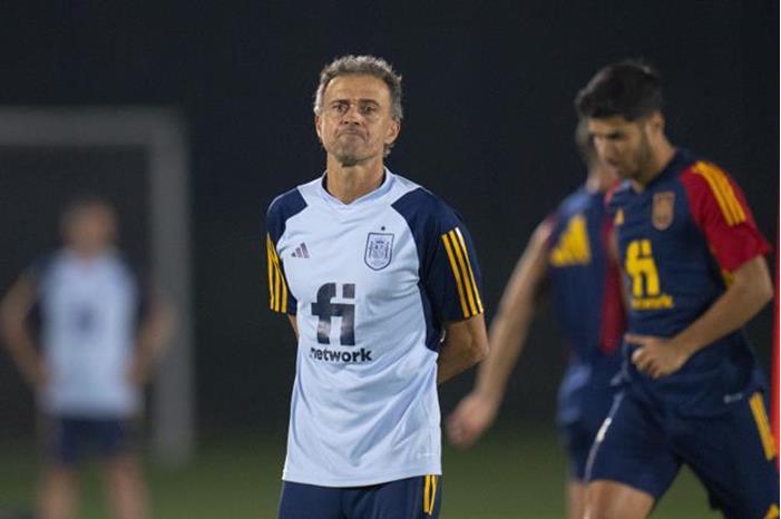 منتخب إسبانيا يستعين بأشهر طبيب نفسي قبل مواجهة المغرب 638b738a42360413c90ba735