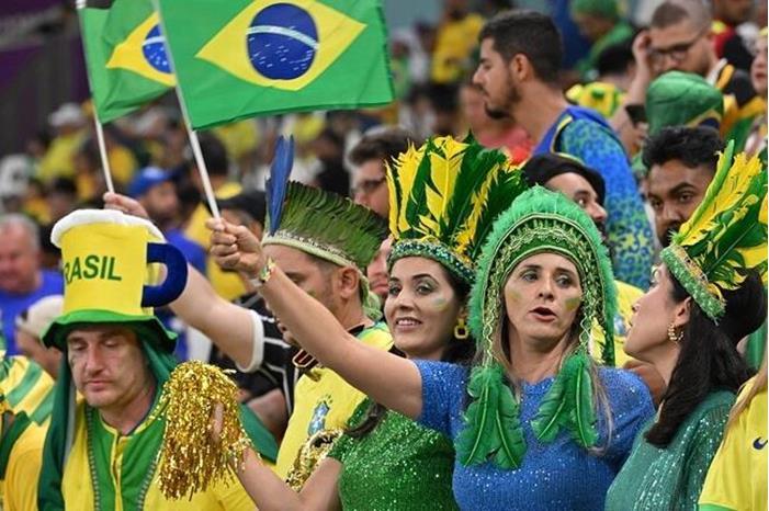 بعد 24 يوما !.. انفصال نجم برازيلي سابق عن زوجته بسبب مونديال قطر 638d12da42360422f96ef6d7