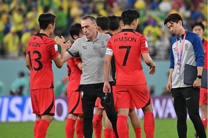 بينتو يعلن استقالته من تدريب كوريا الجنوبية بعد الخسارة أمام البرازيل 638e96db423604297f5ac242