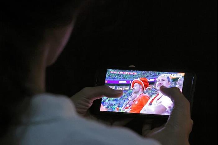 فيديو مؤثر.. أم جزائرية تفاجئ ابنها في مونديال قطر 63902d974c59b713b227879f