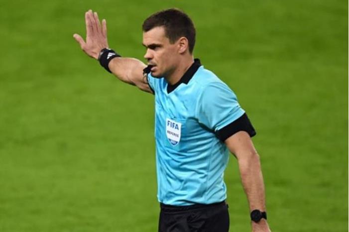 طاقم تحكيم روسي يقود مباراة الأهلي والرائد في الدوري السعودي 65757731423604336865b402