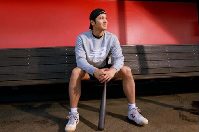 لاعب ياباني يوقع أضخم عقد في تاريخ الرياضة 65758abc4c59b765e57fba67