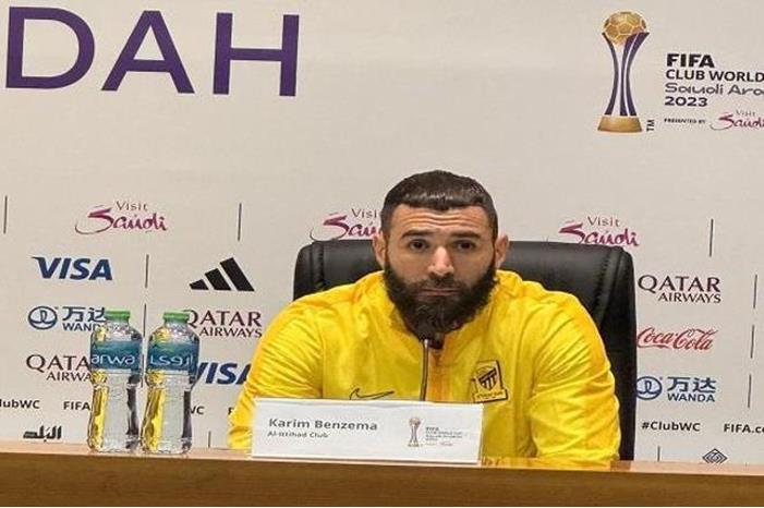 بنزيما يفاجئ جماهير الاتحاد.. ويهدد الأهلي المصري 124-173215-karim-benzema-ittihad-fans-club-world-cup_700x400