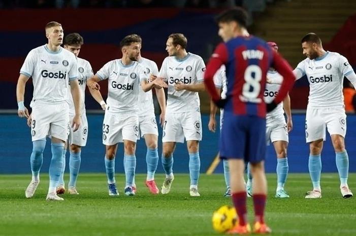 جيرونا يضرب برشلونة ويغرد وحيداً بالصدارة 202312112030175Q0