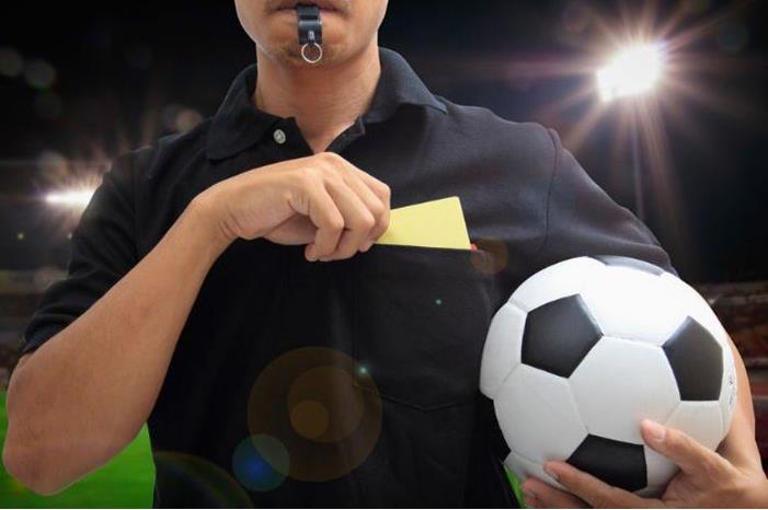 كم-عدد-الحكام-في-كرة-القدم
