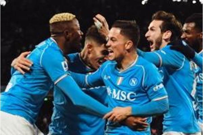 نابولي يخطف فوزا صعبا من كالياري في الدوري الإيطالي 014