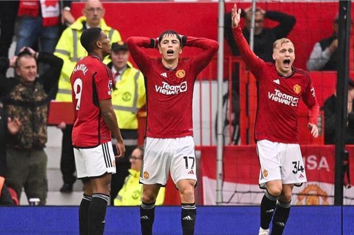 لاعب مانشستر يونايتد المهمش على أعتاب الرحيل afp_20230930_20230930-afp_33x72b3_afp