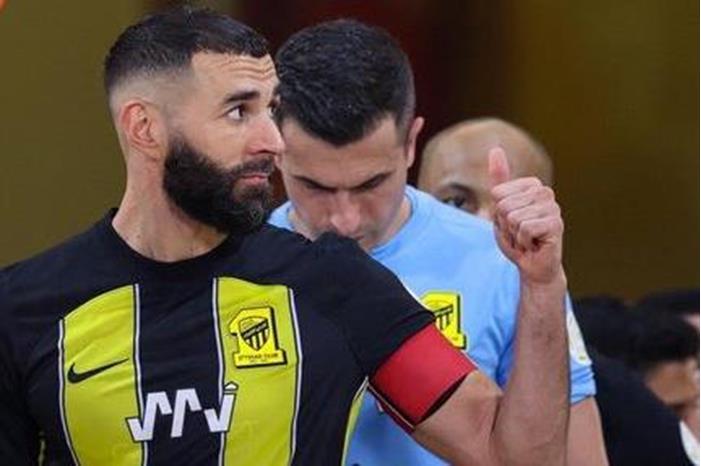 اخر-الاخبار-الكشف-عن-تفاصيل-إصابة-كريم-بنزيما-ومدة-غيابه