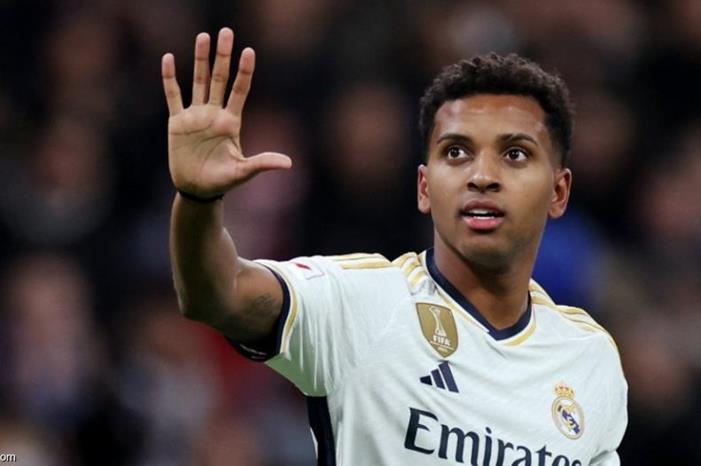 ريال مدريد يقفز لصدارة الليجا بثنائية في غرناطة 950_e3ff028e19