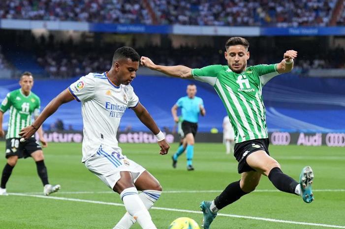 ريال مدريد يحل ضيفاً ثقيلاً على ريال بيتيس بالليغا ات