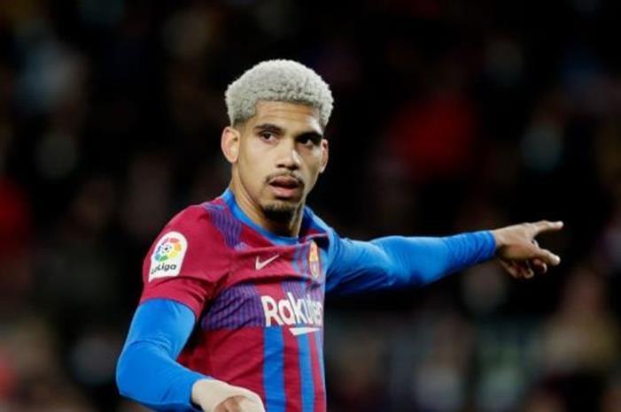 بعد 5 أشهر.. أراوخو يعود لكتيبة برشلونة أمام دورتموند رونالد أراوخو