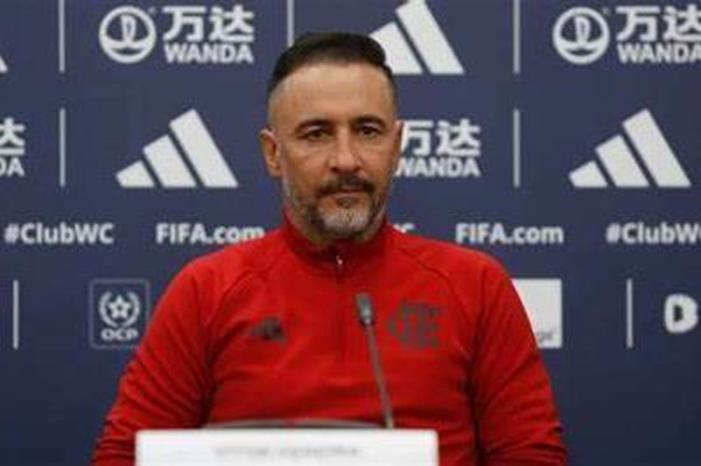 مدرب الشباب السعودي على أعتاب الدوري الإنجليزي OIP (4)