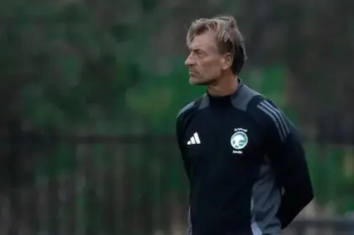 رينارد يجدد شكوى مانشيني 1c7ea06d478c87b5a50acf2b97149f14