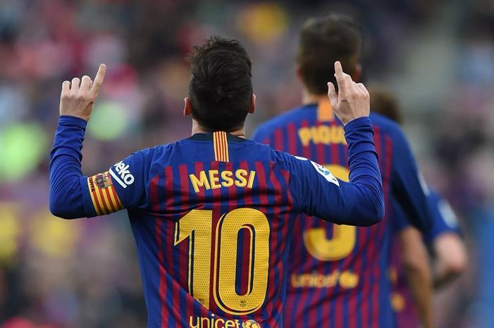 صورة مثيرة للجدل تعيد اسم ميسي إلى مباريات برشلونة ae112821c8a441cdad69d73f3b94febf