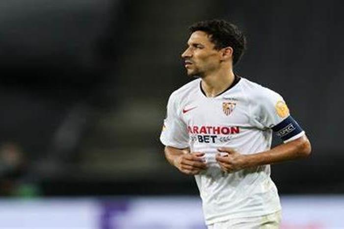 رغم قطع العلاقات.. بيليجريني يحضر حفل وداع نافاس OIP (1)