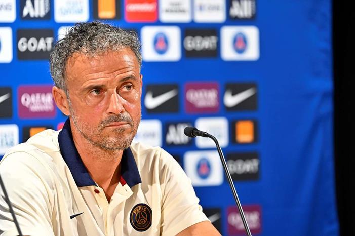 لماذا نستخدم الآيفون؟.. "سم الفئران" يضع لويس إنريكي في حرج بالغ! _am19314