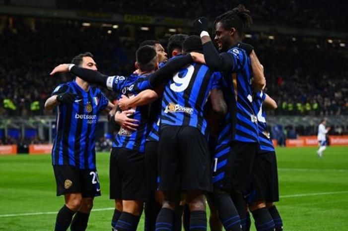 إنتر ميلان يتجاوز عقبة كومو في الدوري الإيطالي inter-2