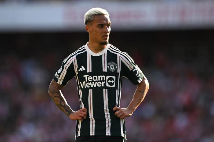 وكيل أنتوني يرد على رحيله عن مانشستر يونايتد في يناير أنتوني-1