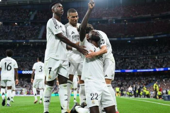 مباراة فالنسيا بوابة ريال مدريد للألفية الخامسة GettyImages-2172706596-1-1-1