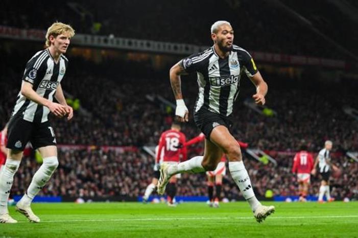 نيوكاسل يُعمق جراح مانشستر يونايتد في الدوري الإنجليزي MANU-100