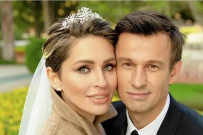 694136ad4c59b7541e0b317e