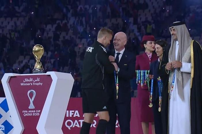 6945d6824c59b72a4c34a6e0