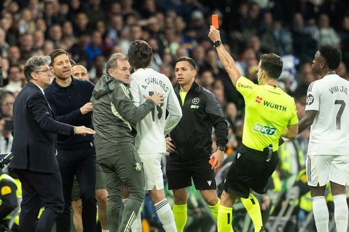 ٢٠٢٥١٢٠٨_٠٢٢٢١٦