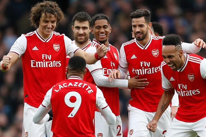 arsenal-celebrating-alexandre-lacazette_1wd7bt4pfiq47103sdfnbltb5k