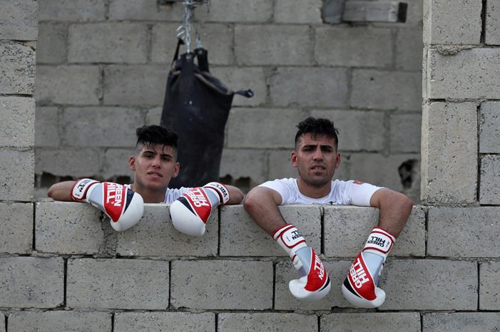 زياد-وحسين-عشيش-والتدريب-على-سطح-المنزل