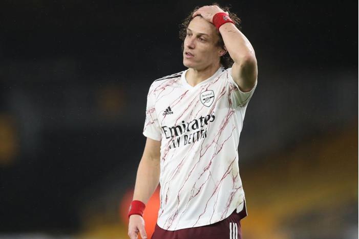 أرسنال يلعب بـ 9 لاعبين ويعود للتخبط بالنتائج 0_David-Luiz