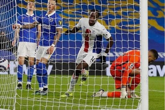 كريستال بالاس يخطف فوزاً قاتلاً من معقل برايتون 7564259_1614030188