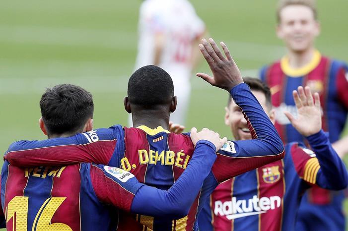 325181-فرحة-بهدف-برشلونة-الأول