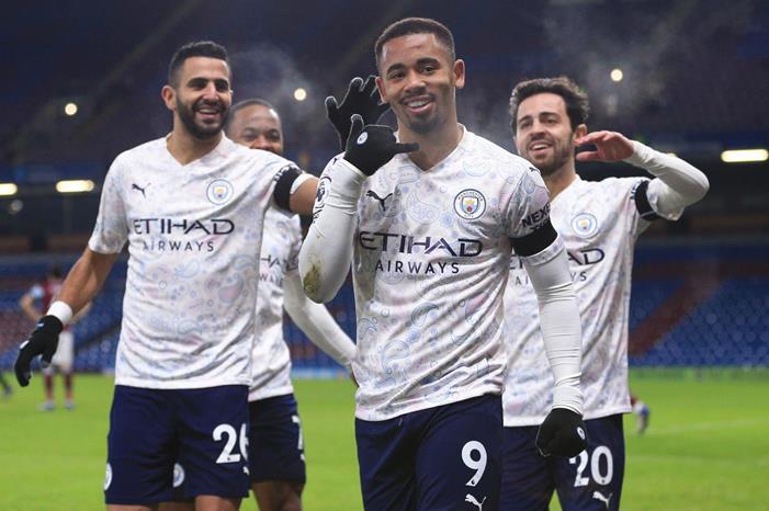 مانشستر سيتي ،، 9 انتصارات وصدارة 336849-بيرنلي-ضد-مان-سيتي-(2)