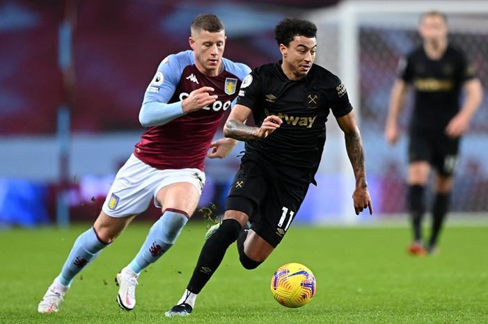 لينجارد يقود وست هام للفوز على رفاق تريزيجيه 326620-لينجارد-أمام-أستون-فيلا