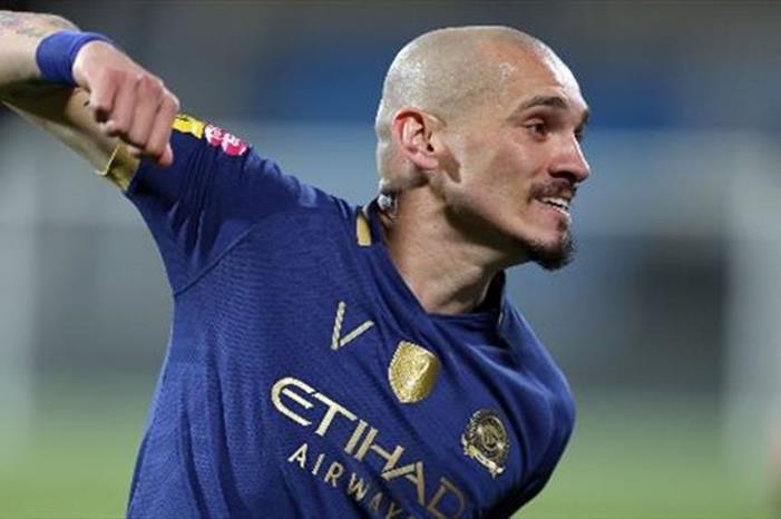 النصر يخضع لمطالب مايكون القاسية CDB3F13E31780