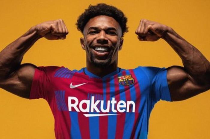 تراوري يختار رقم قميصه مع برشلونة 6007338_1643722607