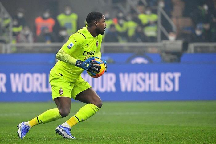 حارس ميلان يحقق رقمًا غائبًا منذ 18 عامًا FK3LXSpWQAArPHJ