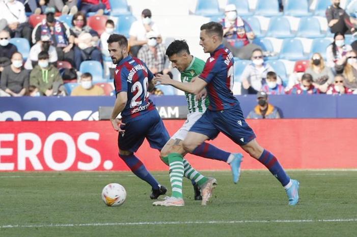 ريال بيتيس يفوز بالاربعة على ليفانتي بالليغا 8687362_1644772165