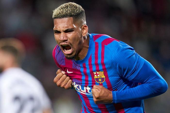 تضاؤل فرص لحاق نجم برشلونة بمواجهة نابولي skysports-barcelona-granada_5518825