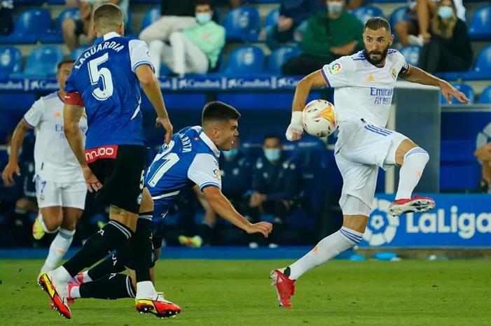 ريال مدريد يواجه ألافيس للإبتعاد بصدارة الليغا 5589