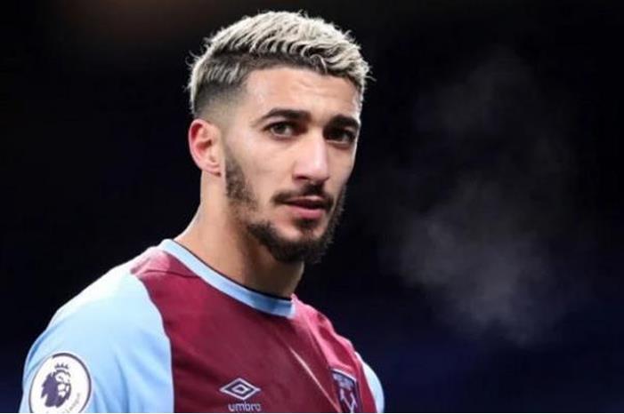 نوبة غضب توتِر الأجواء بين بن رحمة ومدرب وست هام 100-213438-said-benrahma-embarrass-himself_700x400