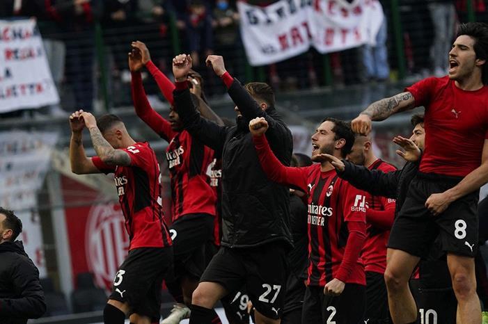 نجوم ميلان يتفاوضون على مكافآت الفوز بالكالتشيو b3288a56b465d228e6b6640ed4e8a28d