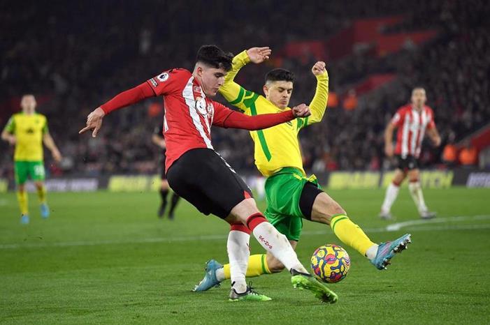 ساوثهامبتون يزيد من متاعب نوريتش سيتي 4168980-2022-02-25T212359Z_42851849_UP1EI2P1NFWW6_RTRMADP_3_SOCCER-ENGLAND-SOU-NOR-REPORT